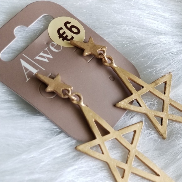 🆕️⭐ 3/$18 Gold Shooting Star Dangle  Earrings - Picture 6 of 8